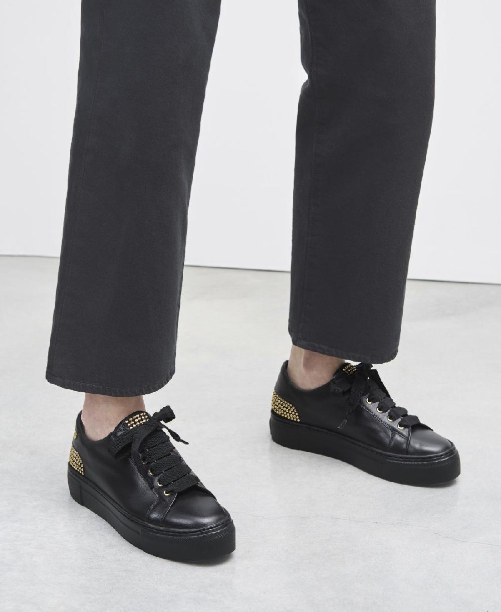 Agl Sneaker con borchie sul tallone Nero Stella Qualità